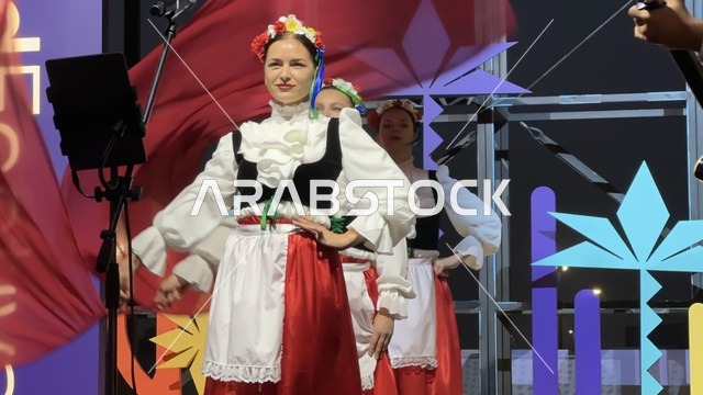 رقصة فلكلورية مكسيكية فى  مهرجان للطعام فى حدائق إثراء الخارجية بالظهران، الشرقية ، المملكة العربية السعودية، يوم 28 من ديسمبر 2025 ،  تجربة تذوق عالمية ، أجواء عائلية وترفيهية، جلسات خارجية ممتعه، مطاعم دولية ومحلية