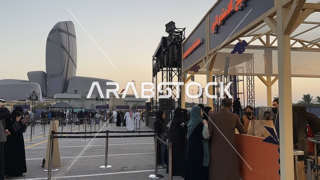 مطاعم دولية ومحلية فى مهرجان للطعام فى حدائق إثراء الخارجية بالظهران، الشرقية ، المملكة العربية السعودية، يوم 28 من ديسمبر 2025 ،  تجربة تذوق عالمية ، أجواء عائلية وترفيهية، جلسات خارجية ممتعه