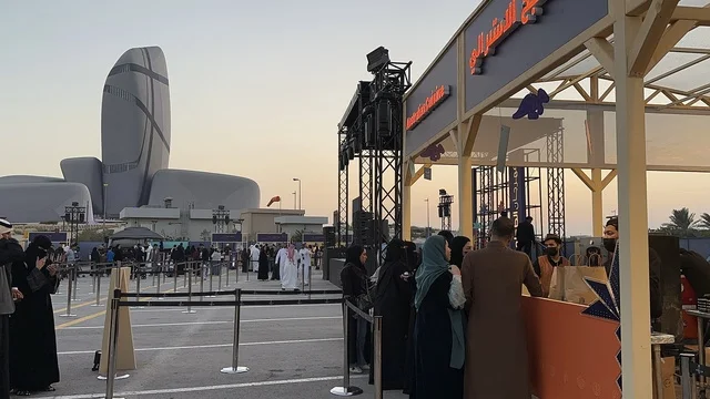 مطاعم دولية ومحلية فى مهرجان للطعام فى حدائق إثراء الخارجية بالظهران، الشرقية ، المملكة العربية السعودية، يوم 28 من ديسمبر 2025 ،  تجربة تذوق عالمية ، أجواء عائلية وترفيهية، جلسات خارجية ممتعه