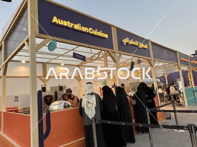 مطاعم دولية ومحلية فى مهرجان للطعام فى حدائق إثراء الخارجية بالظهران، الشرقية ، المملكة العربية السعودية، يوم 28 من ديسمبر 2025 ،  تجربة تذوق عالمية ، أجواء عائلية وترفيهية، جلسات خارجية ممتعه