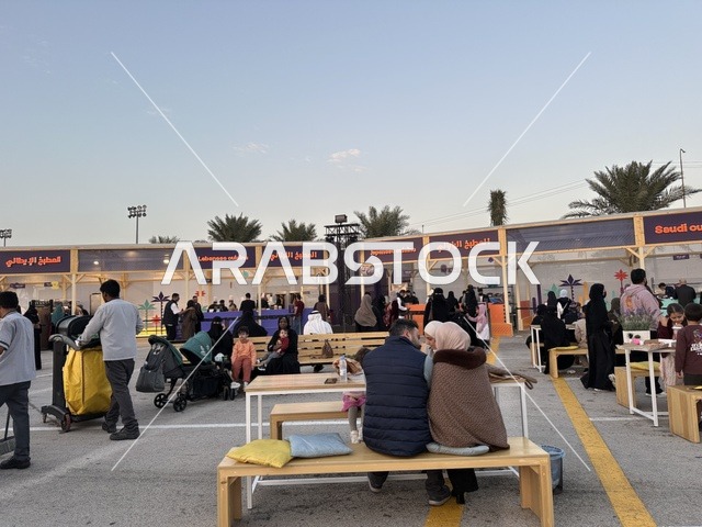 تجربة تذوق عالمية فى المطاعم الدولية والمحلية  بمهرجان للطعام فى حدائق إثراء الخارجية بالظهران، الشرقية ، المملكة العربية السعودية، يوم 28 من ديسمبر 2025  ، أجواء عائلية وترفيهية، جلسات خارجية ممتعه