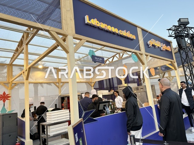 تجربة تذوق عالمية فى المطاعم الدولية والمحلية  بمهرجان للطعام فى حدائق إثراء الخارجية بالظهران، الشرقية ، المملكة العربية السعودية، يوم 28 من ديسمبر 2025  ، أجواء عائلية وترفيهية، جلسات خارجية ممتعه