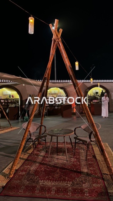 مطاعم ومقاهي مطلة على المارينا، نادي اليخوت فى جدة، المملكة العربية السعودية، مرافق سياحية وترفيهية راقية، وجهة بحرية ساحلية على ساحل البحر الأحمر، تصميم معماري عصري، مراسي يخوت حديثة وخدمات بحرية متطورة،  أجواء فاخرة تجمع الترفيه والاستجمام.