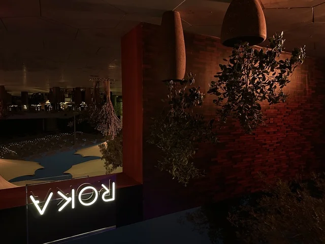 Restaurants and cafes overlooking the marina, the yacht club in Jeddah, Saudi Arabia, upscale tourist and entertainment facilities, a coastal marine destination on the Red Sea coast, modern architectural design, modern yacht marinas and advanced marine services, luxurious atmosphere combining entertainment and relaxation.