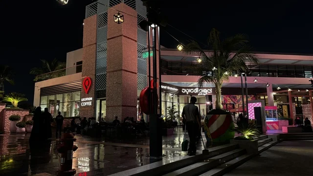 Luxurious atmosphere combining entertainment and relaxation, the Yacht Club in Jeddah, Saudi Arabia, upscale tourist and recreational facilities, a coastal marine destination on the Red Sea, modern architectural design, restaurants and cafes overlooking the marina, modern yacht berths and advanced marine services.