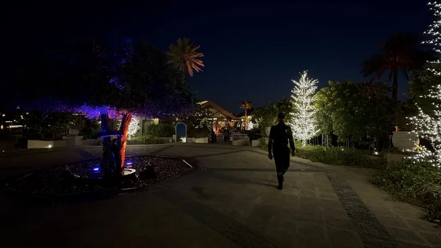 Green spaces and outdoor walkways, diverse restaurants and cafes, The Groves in the Al-Rafiah neighborhood of Riyadh in 2026, Saudi Arabia, is a modern open entertainment destination, featuring seasonal events and recreational experiences, with a sophisticated family atmosphere that combines relaxation and social life.