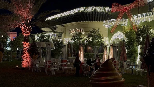 فعاليات موسمية وتجارب ترفيهية، ذا قروفز في حي الرفيعة بمدينة الرياض فى عام 2026 ، المملكة العربية السعودية، وجهة ترفيهية عصرية مفتوحة، مساحات خضراء وممرات خارجية، مطاعم ومقاهي متنوعة، أجواء عائلية راقية تجمع الاسترخاء والحياة الاجتماعية