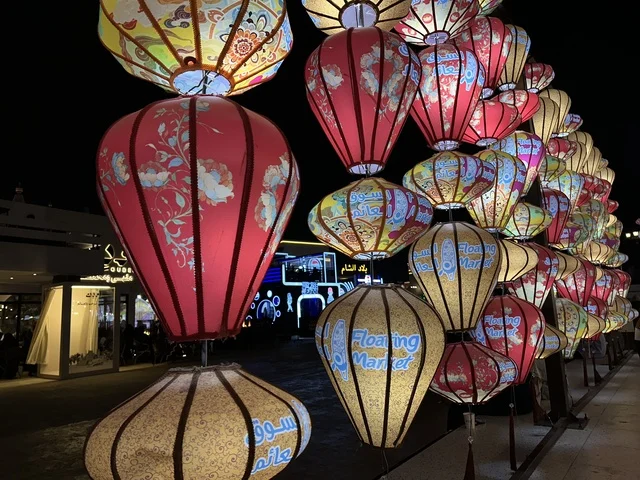 المدينة العالمية يناير 2026 على ضفاف الخليج العربي وبحيرة سيهات في المنطقة الشرقية الدمام، وجهة ترفيهية وثقافية موسمية، مكان لقضاء وقت ممتع مع العائلة