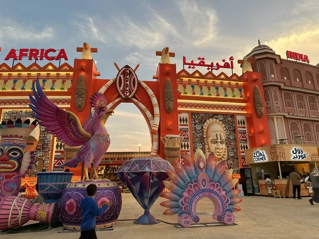 عرض الفن والثقافة الافريقية، وجهة ترفيهية وثقافية موسمية، الجناح الافريقي في المدينة العالمية يناير 2026 على ضفاف الخليج العربي وبحيرة سيهات في المنطقة الشرقية الدمام، مكان لقضاء وقت ممتع مع العائلة