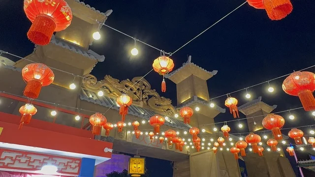 Rows of red lanterns with a Chinese theme, a seasonal entertainment and cultural destination, the Chinese Pavilion in the Global City January 2026 on the shores of the Arabian Gulf and Lake Sehat in the Eastern Province of Dammam, a place to enjoy quality time with family.