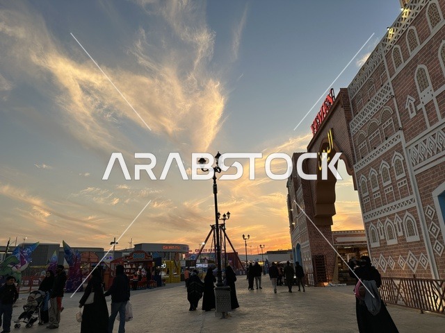 مكان لقضاء وقت ممتع مع العائلة، وجهة ترفيهية وثقافية موسمية، بوابة الجناح اليمني في المدينة العالمية يناير 2026 على ضفاف الخليج العربي وبحيرة سيهات في المنطقة الشرقية الدمام