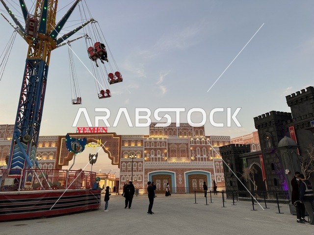 مكان لقضاء وقت ممتع مع العائلة، وجهة ترفيهية وثقافية موسمية، بوابة الجناح اليمني في المدينة العالمية يناير 2026 على ضفاف الخليج العربي وبحيرة سيهات في المنطقة الشرقية الدمام