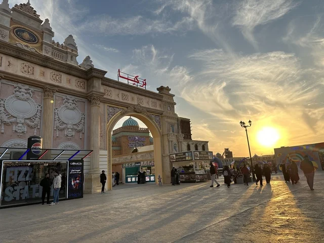 تعرف ثقافة البلاد المختلفة، مكان لقضاء وقت ممتع مع العائلة، وجهة ترفيهية وثقافية موسمية، بوابة الجناح التركي في المدينة العالمية يناير 2026 على ضفاف الخليج العربي وبحيرة سيهات في المنطقة الشرقية الدمام