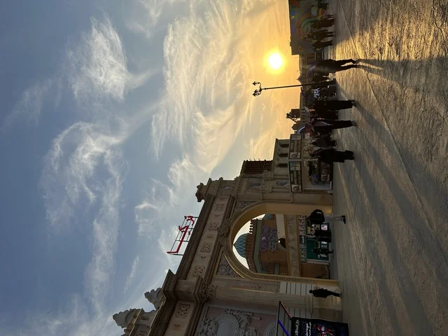 تعرف ثقافة البلاد المختلفة، مكان لقضاء وقت ممتع مع العائلة، وجهة ترفيهية وثقافية موسمية، بوابة الجناح التركي في المدينة العالمية يناير 2026 على ضفاف الخليج العربي وبحيرة سيهات في المنطقة الشرقية الدمام