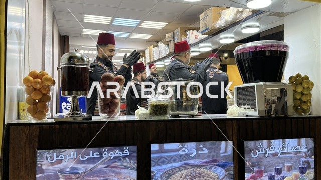 كشك لبيع المشروبات السورية، ارتداء الزي الدمشقي القديم، تجربة ترفيهية ممتعة، تعرف ثقافة البلاد المختلفة، مكان لقضاء وقت ممتع مع العائلة، وجهة ترفيهية وثقافية موسمية، المدينة العالمية يناير 2026 على ضفاف الخليج العربي وبحيرة سيهات في المنطقة الشرقية الدمام