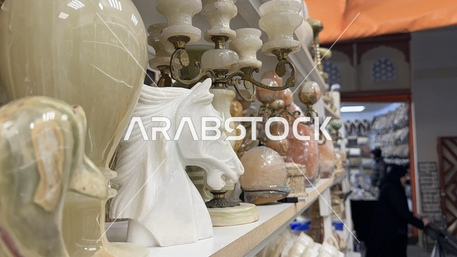 كشك لبيع الزينة والاكسسوارات المنزلية، تجربة ترفيهية ممتعة، تعرف ثقافة البلاد المختلفة، مكان لقضاء وقت ممتع مع العائلة، وجهة ترفيهية وثقافية موسمية، المدينة العالمية يناير 2026 على ضفاف الخليج العربي وبحيرة سيهات في المنطقة الشرقية الدمام