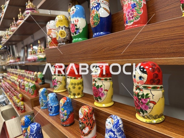 كشك لبيع الزينة والاكسسوارات المنزلية، تجربة ترفيهية ممتعة، تعرف ثقافة البلاد المختلفة، مكان لقضاء وقت ممتع مع العائلة، وجهة ترفيهية وثقافية موسمية، المدينة العالمية يناير 2026 على ضفاف الخليج العربي وبحيرة سيهات في المنطقة الشرقية الدمام