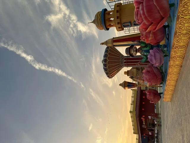 المدينة العالمية يناير 2026 على ضفاف الخليج العربي وبحيرة سيهات في المنطقة الشرقية الدمام، معلم ترفيهي مشهور في المملكة العربية السعودية، تعرف ثقافة البلاد المختلفة، مكان لقضاء وقت ممتع مع العائلة، وجهة ترفيهية وثقافية موسمية