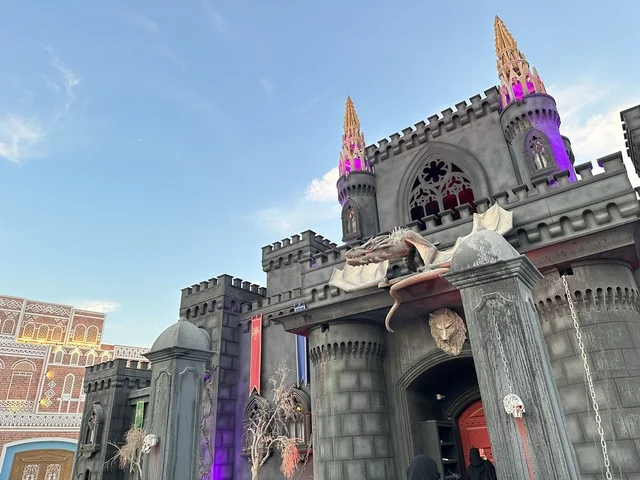 المدينة العالمية يناير 2026 على ضفاف الخليج العربي وبحيرة سيهات في المنطقة الشرقية الدمام، معلم ترفيهي مشهور في المملكة العربية السعودية، تعرف ثقافة البلاد المختلفة، مكان لقضاء وقت ممتع مع العائلة، وجهة ترفيهية وثقافية موسمية