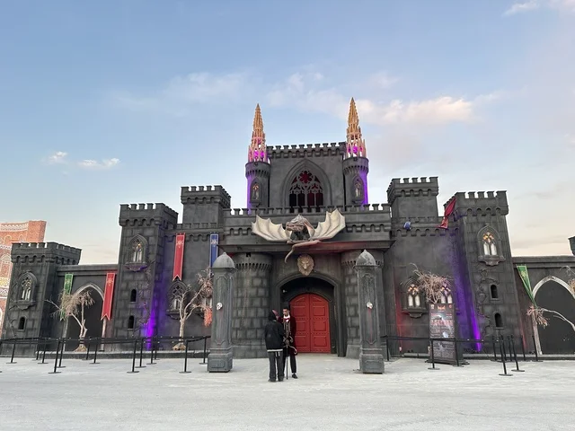 المدينة العالمية يناير 2026 على ضفاف الخليج العربي وبحيرة سيهات في المنطقة الشرقية الدمام، معلم ترفيهي مشهور في المملكة العربية السعودية، تعرف ثقافة البلاد المختلفة، مكان لقضاء وقت ممتع مع العائلة، وجهة ترفيهية وثقافية موسمية