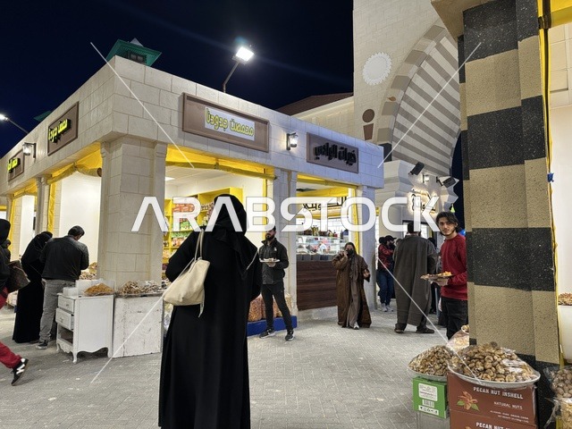 معلم ترفيهي مشهور في المملكة العربية السعودية، تعرف ثقافة البلاد المختلفة، مكان لقضاء وقت ممتع مع العائلة، وجهة ترفيهية وثقافية موسمية، المدينة العالمية يناير 2026 على ضفاف الخليج العربي وبحيرة سيهات في المنطقة الشرقية الدمام