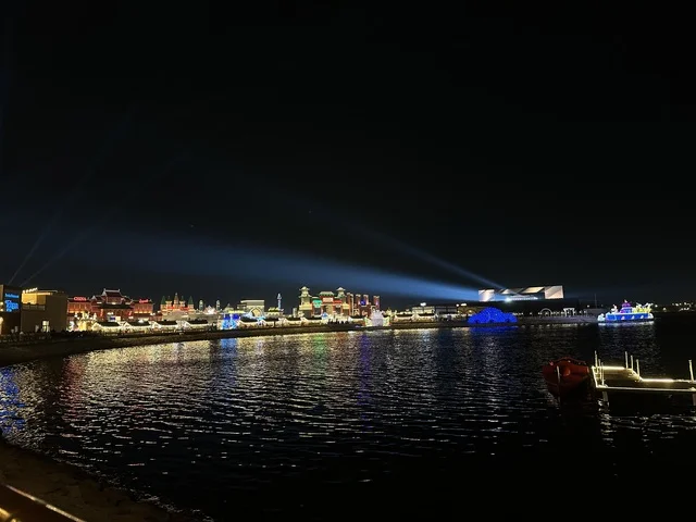 معلم ترفيهي مشهور في المملكة العربية السعودية، تعرف ثقافة البلاد المختلفة، مكان لقضاء وقت ممتع مع العائلة، وجهة ترفيهية وثقافية موسمية، المدينة العالمية يناير 2026 على ضفاف الخليج العربي وبحيرة سيهات في المنطقة الشرقية الدمام معلم ترفيهي مشهور في المملكة العربية السعودية، تعرف ثقافة البلاد المختلفة، مكان لقضاء وقت ممتع مع العائلة، وجهة ترفيهية وثقافية موسمية، المدينة العالمية يناير 2026 على ضفاف الخليج العربي وبحيرة سيهات في المنطقة الشرقية الدمام