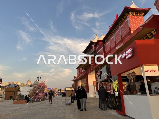 الجناح الصيني في المدينة العالمية يناير 2026 على ضفاف الخليج العربي وبحيرة سيهات في المنطقة الشرقية الدمام، معلم ترفيهي مشهور في المملكة العربية السعودية، تعرف ثقافة البلاد المختلفة، مكان لقضاء وقت ممتع مع العائلة، وجهة ترفيهية وثقافية موسمية