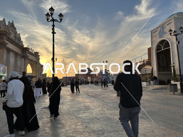المدينة العالمية يناير 2026 على ضفاف الخليج العربي وبحيرة سيهات في المنطقة الشرقية الدمام، معلم ترفيهي مشهور في المملكة العربية السعودية، تعرف ثقافة البلاد المختلفة، مكان لقضاء وقت ممتع مع العائلة، وجهة ترفيهية وثقافية موسمية