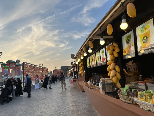 المدينة العالمية يناير 2026 على ضفاف الخليج العربي وبحيرة سيهات في المنطقة الشرقية الدمام، معلم ترفيهي مشهور في المملكة العربية السعودية، تعرف ثقافة البلاد المختلفة، مكان لقضاء وقت ممتع مع العائلة، وجهة ترفيهية وثقافية موسمية