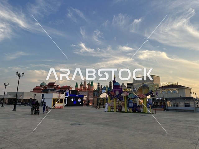المدينة العالمية يناير 2026 على ضفاف الخليج العربي وبحيرة سيهات في المنطقة الشرقية الدمام، معلم ترفيهي مشهور في المملكة العربية السعودية، تعرف ثقافة البلاد المختلفة، مكان لقضاء وقت ممتع مع العائلة، وجهة ترفيهية وثقافية موسمية