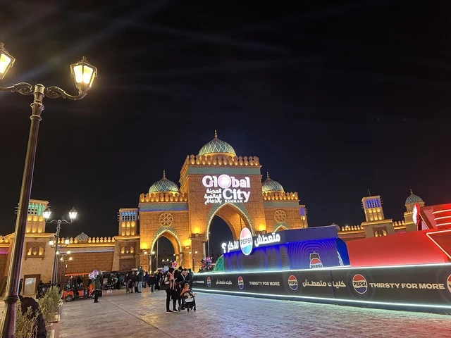 المدينة العالمية يناير 2026 على ضفاف الخليج العربي وبحيرة سيهات في المنطقة الشرقية الدمام، معلم ترفيهي مشهور في المملكة العربية السعودية، تعرف ثقافة البلاد المختلفة، مكان لقضاء وقت ممتع مع العائلة، وجهة ترفيهية وثقافية موسمية المدينة العالمية يناير 2026 على ضفاف الخليج العربي وبحيرة سيهات في المنطقة الشرقية الدمام، معلم ترفيهي مشهور في المملكة العربية السعودية، تعرف ثقافة البلاد المختلفة، مكان لقضاء وقت ممتع مع العائلة، وجهة ترفيهية وثقافية موسمية