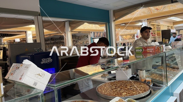 كشك لبيع الحلوى والمخبوزات الشعبية، تنشيط الحركة السياحية والاقتصادية، معلم جذب سياحي وترفيهي، المدينة العالمية يناير 2026 على ضفاف الخليج العربي وبحيرة سيهات في المنطقة الشرقية الدمام، تعرف ثقافة البلاد المختلفة، مكان لقضاء وقت ممتع مع العائلة