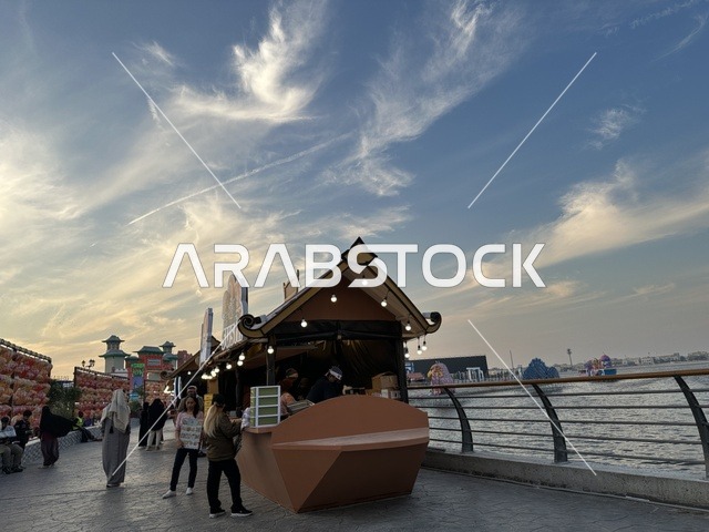 A kiosk selling Chinese food, taste a sushi dish, activate tourism and economic movement, a tourist and entertainment attraction, the global city January 2026 on the shores of the Arabian Gulf and Lake Sehat in the Eastern Province of Dammam, get to know the different cultures of the countries, a place to spend enjoyable time with family.