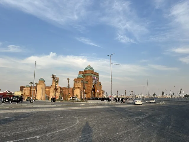 تعرف ثقافة البلاد المختلفة، معلم جذب سياحي وترفيهي، تنشيط الحركة السياحية والاقتصادية، المدينة العالمية يناير 2026 على ضفاف الخليج العربي وبحيرة سيهات في المنطقة الشرقية الدمام، مكان لقضاء وقت ممتع مع العائلة