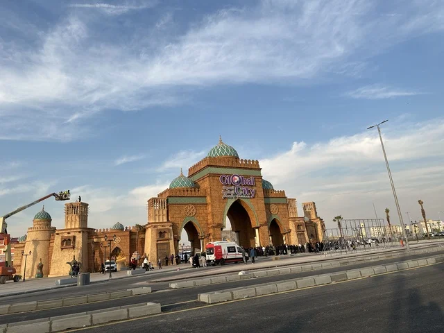 تعرف ثقافة البلاد المختلفة، معلم جذب سياحي وترفيهي، تنشيط الحركة السياحية والاقتصادية، المدينة العالمية يناير 2026 على ضفاف الخليج العربي وبحيرة سيهات في المنطقة الشرقية الدمام، مكان لقضاء وقت ممتع مع العائلة تعرف ثقافة البلاد المختلفة، معلم جذب سياحي وترفيهي، تنشيط الحركة السياحية والاقتصادية، المدينة العالمية يناير 2026 على ضفاف الخليج العربي وبحيرة سيهات في المنطقة الشرقية الدمام، مكان لقضاء وقت ممتع مع العائلة