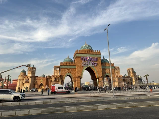 تعرف ثقافة البلاد المختلفة، معلم جذب سياحي وترفيهي، تنشيط الحركة السياحية والاقتصادية، المدينة العالمية يناير 2026 على ضفاف الخليج العربي وبحيرة سيهات في المنطقة الشرقية الدمام، مكان لقضاء وقت ممتع مع العائلة تعرف ثقافة البلاد المختلفة، معلم جذب سياحي وترفيهي، تنشيط الحركة السياحية والاقتصادية، المدينة العالمية يناير 2026 على ضفاف الخليج العربي وبحيرة سيهات في المنطقة الشرقية الدمام، مكان لقضاء وقت ممتع مع العائلة