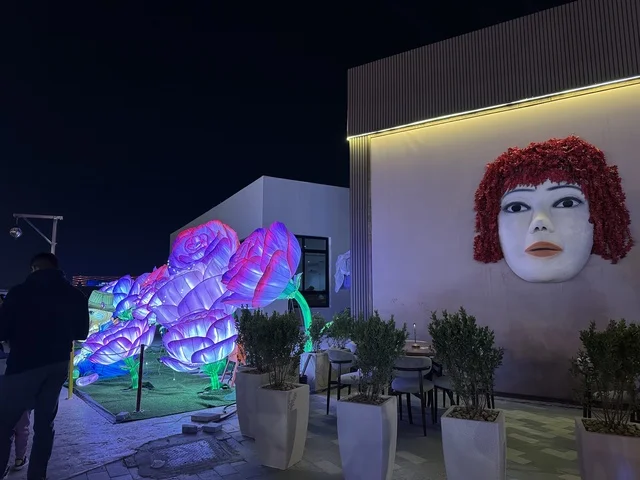 معلم جذب سياحي وترفيهي، تنشيط الحركة السياحية والاقتصادية، المدينة العالمية يناير 2026 على ضفاف الخليج العربي وبحيرة سيهات في المنطقة الشرقية الدمام، تعرف ثقافة البلاد المختلفة، مكان لقضاء وقت ممتع مع العائلة