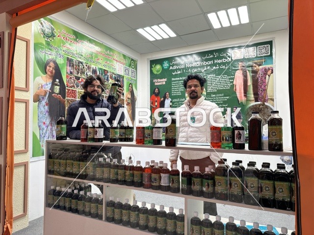 محل لبيع الزيوت والمنتجات الطبيعية، تعرف ثقافة البلاد المختلفة، معلم جذب سياحي وترفيهي، تنشيط الحركة السياحية والاقتصادية، المدينة العالمية يناير 2026 على ضفاف الخليج العربي وبحيرة سيهات في المنطقة الشرقية الدمام، مكان لقضاء وقت ممتع مع العائلة