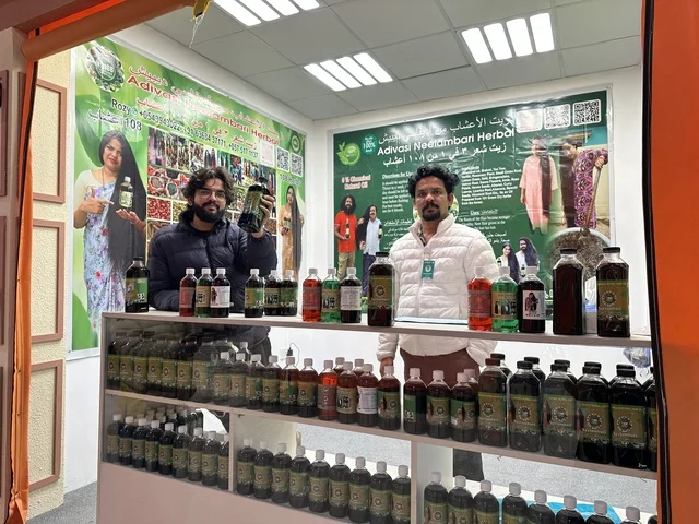 محل لبيع الزيوت والمنتجات الطبيعية، تعرف ثقافة البلاد المختلفة، معلم جذب سياحي وترفيهي، تنشيط الحركة السياحية والاقتصادية، المدينة العالمية يناير 2026 على ضفاف الخليج العربي وبحيرة سيهات في المنطقة الشرقية الدمام، مكان لقضاء وقت ممتع مع العائلة