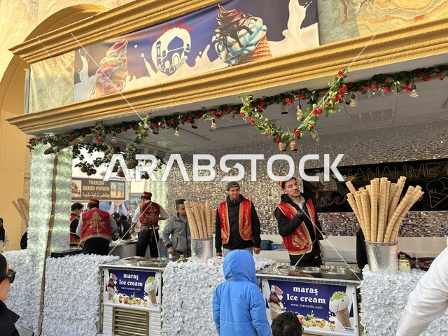 ارتداء الزي الشعبي، تجربة الايس كريم التركي، تعرف ثقافة البلاد المختلفة، معلم جذب سياحي وترفيهي، تنشيط الحركة السياحية والاقتصادية، المدينة العالمية يناير 2026 على ضفاف الخليج العربي وبحيرة سيهات في المنطقة الشرقية الدمام، مكان لقضاء وقت ممتع مع العائلة