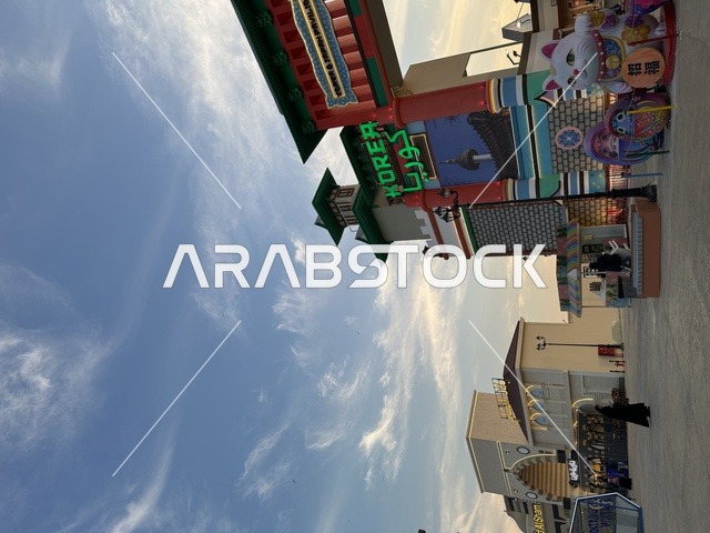 بوابة الجناح التركي والياباني، تعرف ثقافة البلاد المختلفة، معلم جذب سياحي وترفيهي، تنشيط الحركة السياحية والاقتصادية، المدينة العالمية يناير 2026 على ضفاف الخليج العربي وبحيرة سيهات في المنطقة الشرقية الدمام، مكان لقضاء وقت ممتع مع العائلة