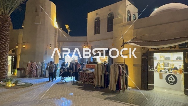 سوق لبيع الملابس التقليدية، تعرف ثقافة البلاد المختلفة، معلم جذب سياحي وترفيهي، تنشيط الحركة السياحية والاقتصادية، المدينة العالمية يناير 2026 على ضفاف الخليج العربي وبحيرة سيهات في المنطقة الشرقية الدمام، مكان لقضاء وقت ممتع مع العائلة