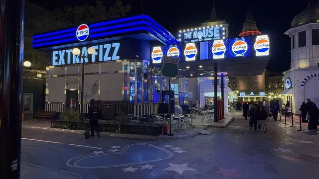 Pepsi product sales kiosk, get to know the cultures of different countries, a tourist and entertainment attraction, activating tourism and economic movement, the global city January 2026 on the shores of the Arabian Gulf and Lake Sehat in the Eastern Province of Dammam, a place to spend enjoyable time with family.