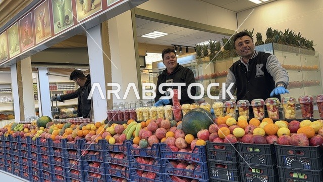 متجر لبيع الفواكه والعصير الطارج، تنشيط الحركة السياحية والاقتصادية، تجربة تسوق ممتعة، مكان لقضاء وقت ممتع مع العائلة، المدينة العالمية يناير 2026 على ضفاف الخليج العربي وبحيرة سيهات في المنطقة الشرقية الدمام، تعرف ثقافة البلاد المختلفة، معلم جذب سياحي وترفيهي