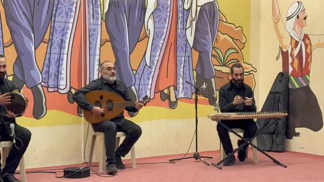 فرقة تقوم بتقديم عرض موسيقي في بوليفارد الرياض في شمال الرياض في المملكة العربية السعودية، مكان ترفيهي عائلي، وجهة ترفيهية ضخمة، تجربة تجمع بين التسوق والترفيه والمأكولات العالمية والمحلية، من11 أكتوبر 2025 حتى 2 مايو 2026 فرقة تقوم بتقديم عرض موسيقي في بوليفارد الرياض في شمال الرياض في المملكة العربية السعودية، مكان ترفيهي عائلي، وجهة ترفيهية ضخمة، تجربة تجمع بين التسوق والترفيه والمأكولات العالمية والمحلية، من11 أكتوبر 2025 حتى 2 مايو 2026