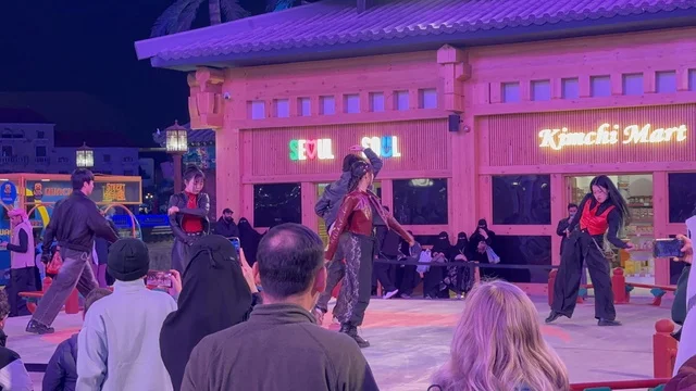 A troupe is presenting a performance at Riyadh Boulevard in northern Riyadh, Saudi Arabia, a family entertainment venue, a massive entertainment destination, an experience that combines shopping, entertainment, and global and local cuisine, from October 11, 2025, to May 2, 2026.