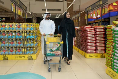 Emirati Couple Shopping in Supermarket Aisle