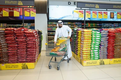 Emirati Man Shopping in Supermarket Aisle
