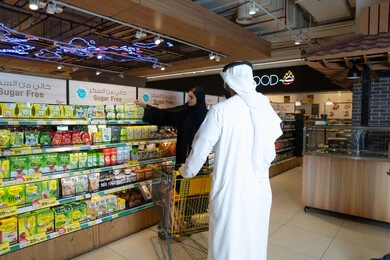 Emirati Couple Shopping in Modern Supermarket Aisle