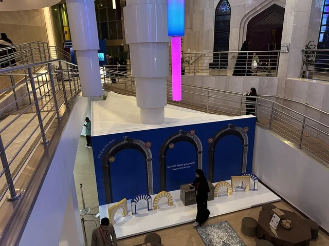 الأقواس فى العمارة الاندلسية فى معرض الطاقة فى مركز الملك عبدالعزيز الثقافي العالمي ( إثراء ) بالظهران ، المنطقة الشرقية، المملكة العربية السعودية، يوم 19 من يناير 2026 ، فعالية تفاعلية تسلط الضوء على مصادر الطاقة والتقنيات الحديثة، معروضات تعليمية وتجارب علمية مبتكرة، محتوى تعريفي يربط بين الاستدامة والابتكار، أجواء ثقافية ملهمة تناسب جميع الفئات.